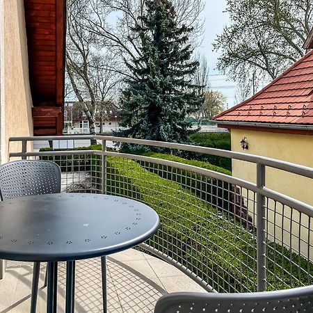 Villa 21 Boutique Rooms Balatonalmádi Exterior foto